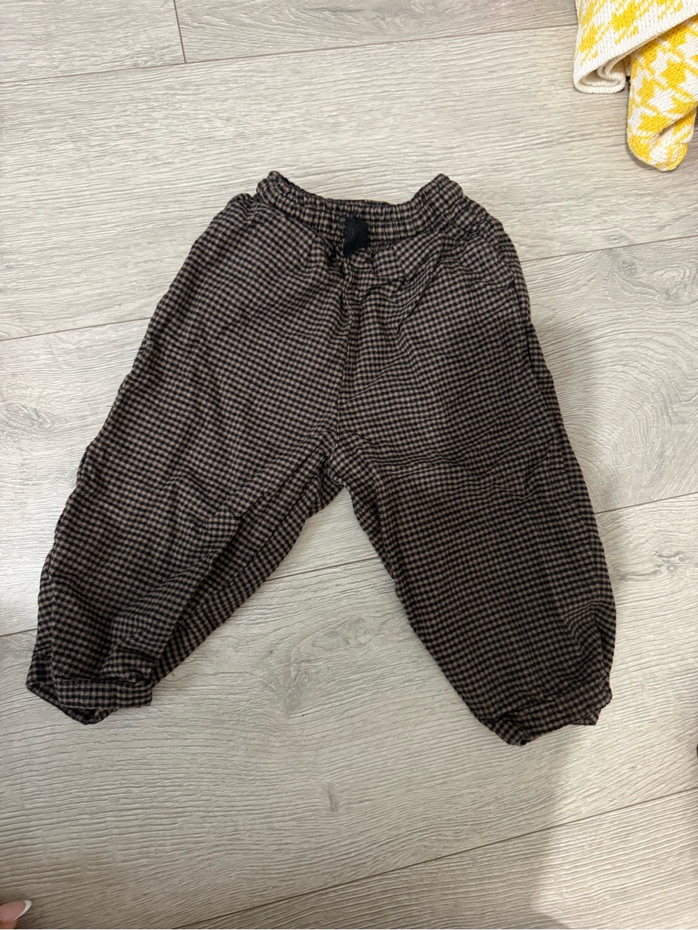 7 pairs of Zara size 1 1/2 years old for boys